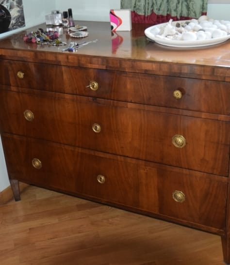 Veneered chest of drawers 1800's