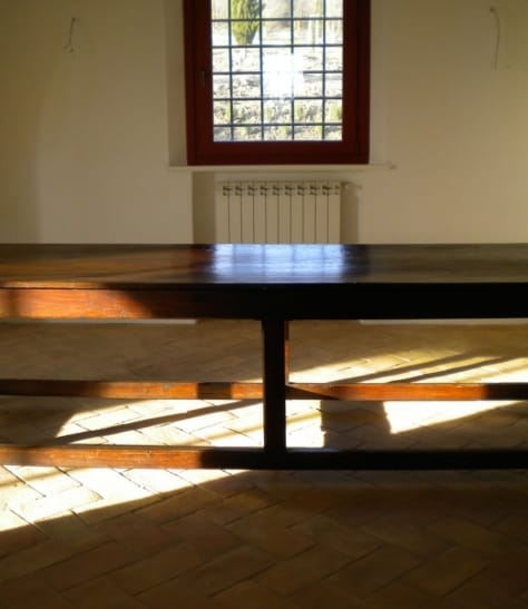 Tavolo grande in legno di pioppo