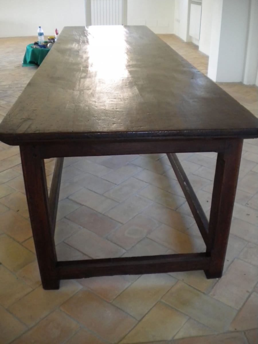 Tavolo grande in legno di pioppo Jane Harman conservazione e restauro mobili a Firenze