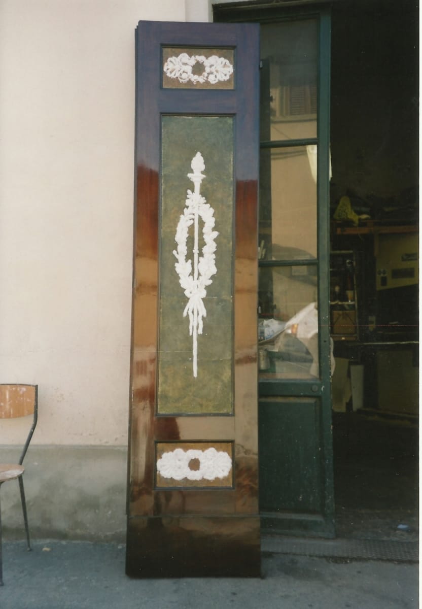 Porte con intaglio dorato, lucidate a spirito Jane Harman conservazione e restauro mobili a Firenze