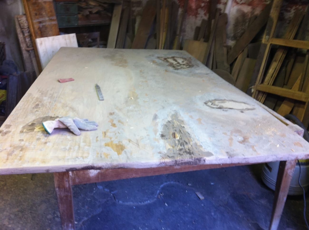 Tavolo in pioppo Jane Harman conservazione e restauro mobili a Firenze