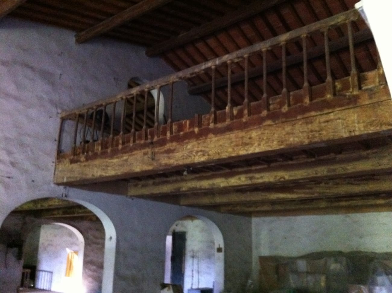 Soffitto, balaustra e scala Tenuta Granaiolo Jane Harman conservazione e restauro mobili a Firenze