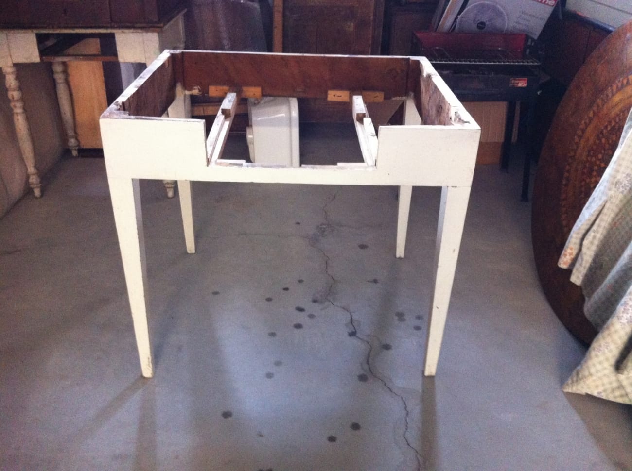 Table (white legs) Jane Harman storage and furniture restoration in Florence